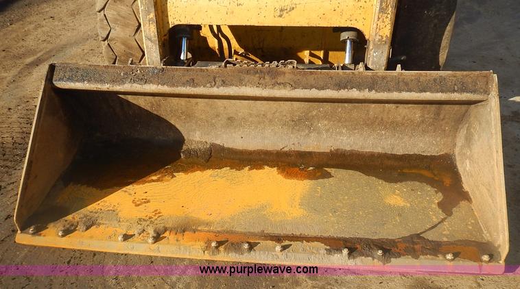 image for item J4607 2012 Caterpillar 272D skid steer