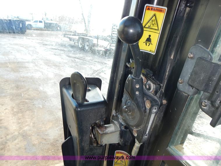 image for item J4743 2007 Caterpillar 277C skid steer