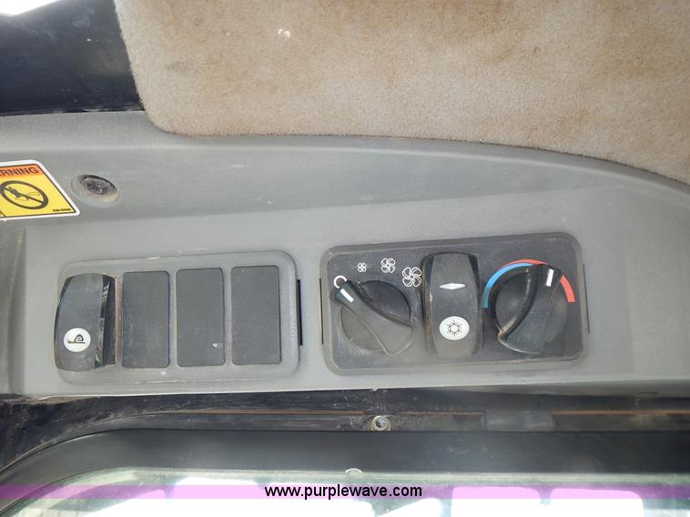 image for item J4743 2007 Caterpillar 277C skid steer