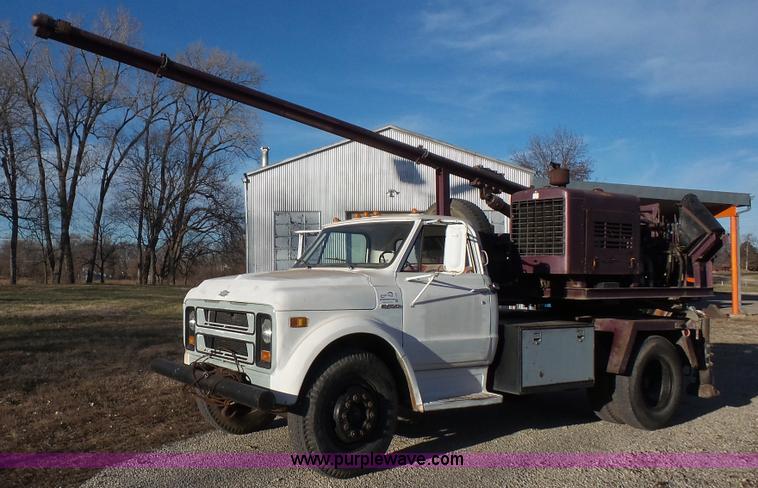 image for item J4745 1972 Chevrolet C50 hydra digger truck