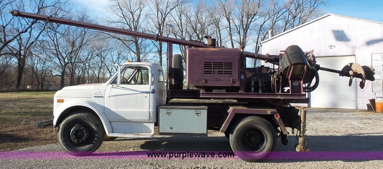 image for item J4745 1972 Chevrolet C50 hydra digger truck