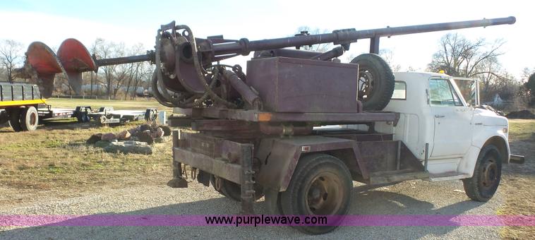 image for item J4745 1972 Chevrolet C50 hydra digger truck