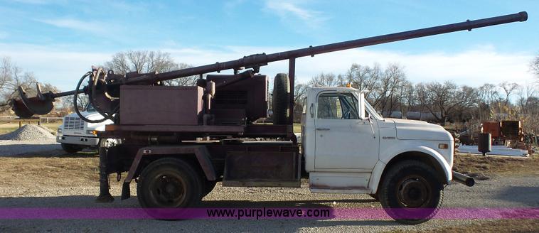 image for item J4745 1972 Chevrolet C50 hydra digger truck