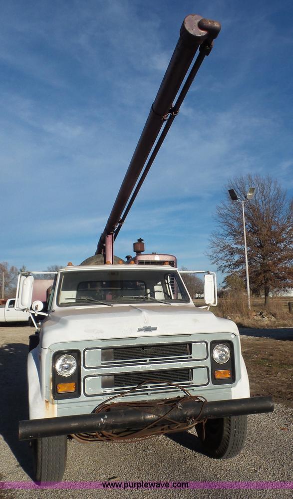 image for item J4745 1972 Chevrolet C50 hydra digger truck