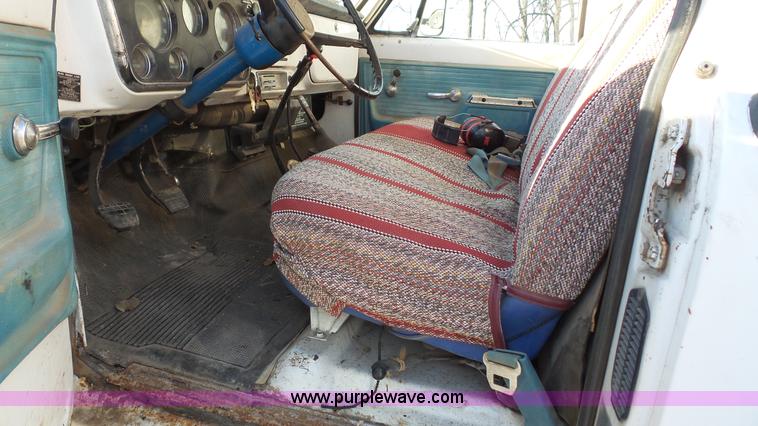 image for item J4745 1972 Chevrolet C50 hydra digger truck