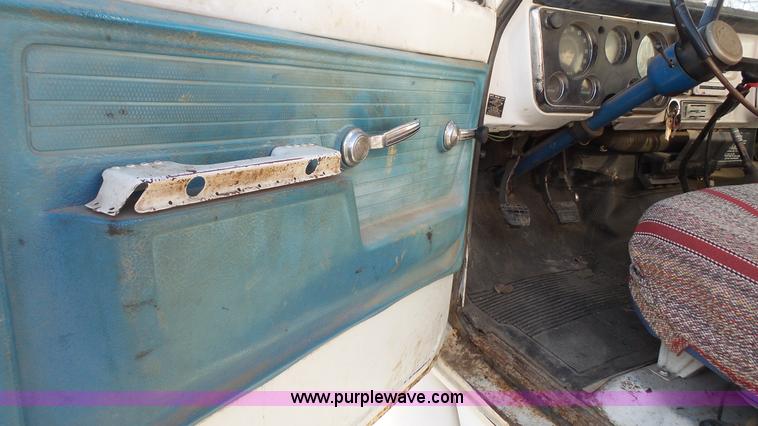 image for item J4745 1972 Chevrolet C50 hydra digger truck