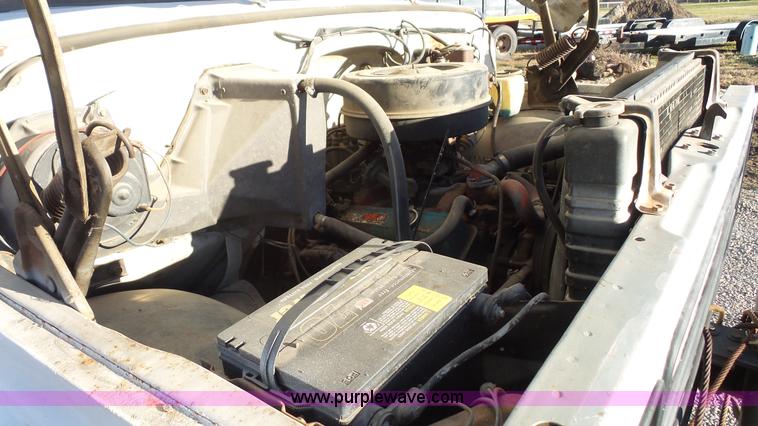 image for item J4745 1972 Chevrolet C50 hydra digger truck