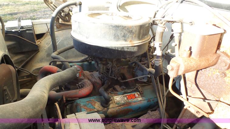 image for item J4745 1972 Chevrolet C50 hydra digger truck