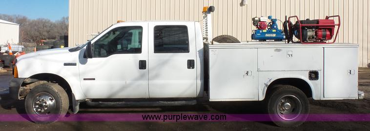 image for item J4750 2005 Ford F350 XL Super Duty Crew Cab utility truck