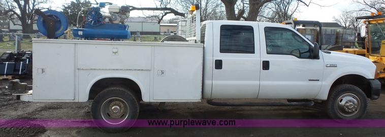 image for item J4750 2005 Ford F350 XL Super Duty Crew Cab utility truck