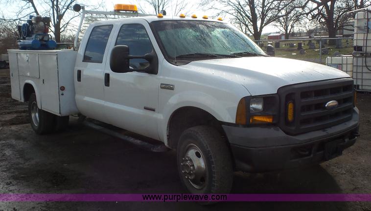 image for item J4750 2005 Ford F350 XL Super Duty Crew Cab utility truck