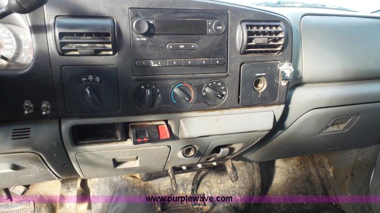 image for item J4750 2005 Ford F350 XL Super Duty Crew Cab utility truck