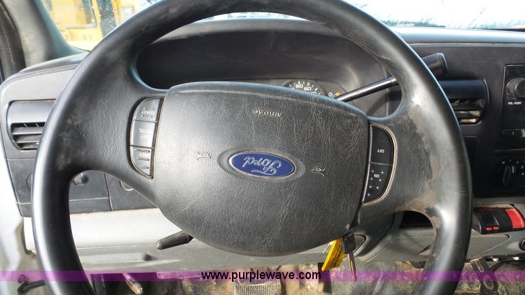 image for item J4750 2005 Ford F350 XL Super Duty Crew Cab utility truck