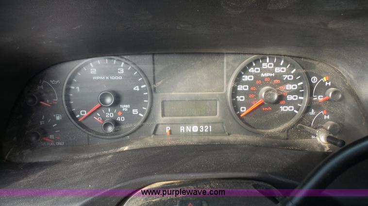 image for item J4750 2005 Ford F350 XL Super Duty Crew Cab utility truck