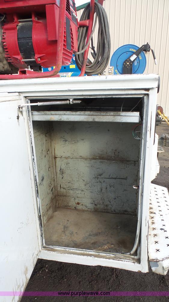 image for item J4750 2005 Ford F350 XL Super Duty Crew Cab utility truck