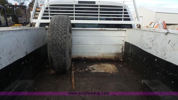 image for item J4750 2005 Ford F350 XL Super Duty Crew Cab utility truck