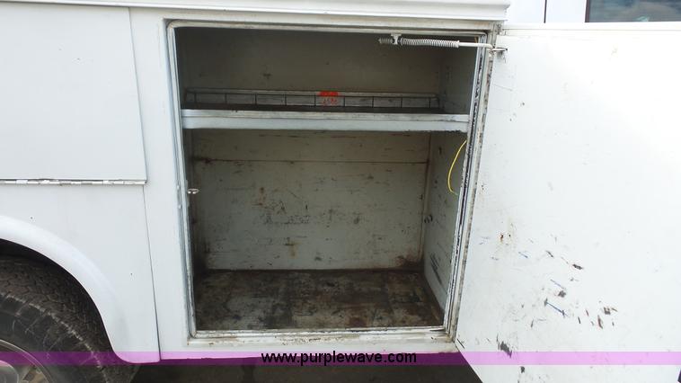 image for item J4750 2005 Ford F350 XL Super Duty Crew Cab utility truck