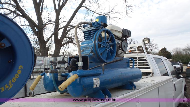 image for item J4750 2005 Ford F350 XL Super Duty Crew Cab utility truck