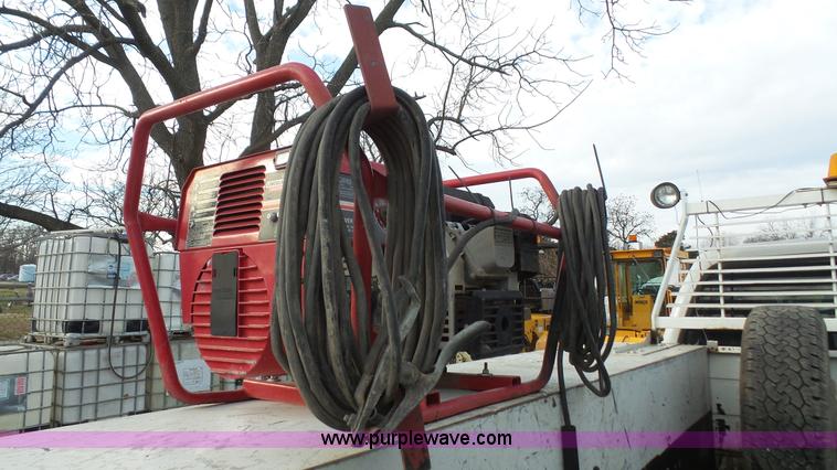 image for item J4750 2005 Ford F350 XL Super Duty Crew Cab utility truck