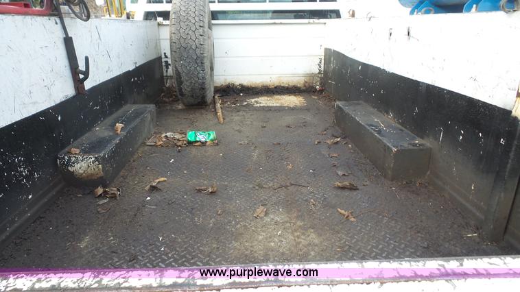 image for item J4750 2005 Ford F350 XL Super Duty Crew Cab utility truck