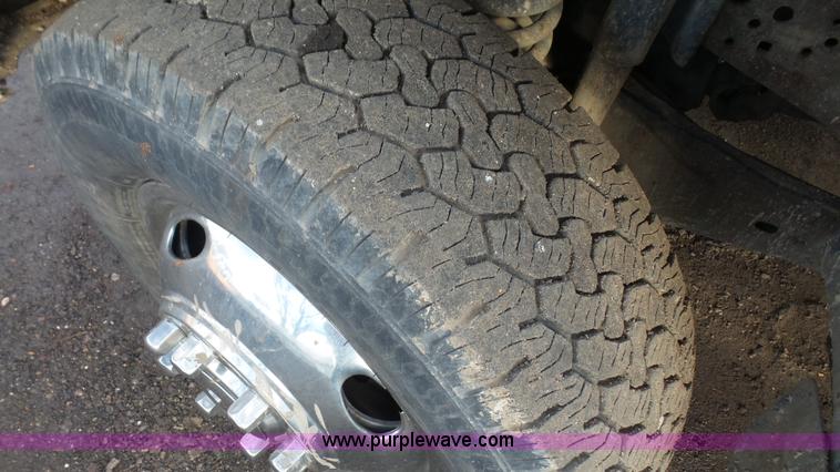 image for item J4750 2005 Ford F350 XL Super Duty Crew Cab utility truck