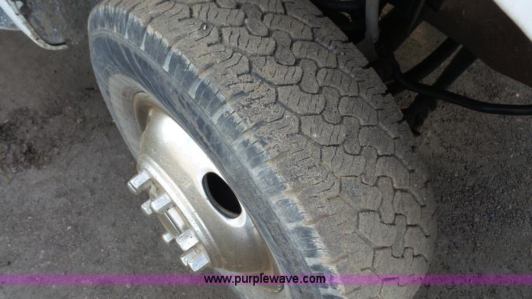 image for item J4750 2005 Ford F350 XL Super Duty Crew Cab utility truck