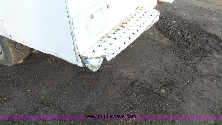 image for item J4750 2005 Ford F350 XL Super Duty Crew Cab utility truck