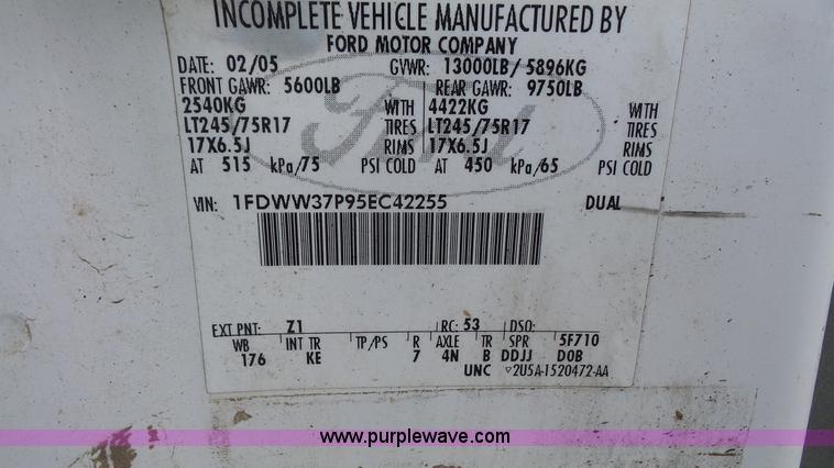 image for item J4750 2005 Ford F350 XL Super Duty Crew Cab utility truck