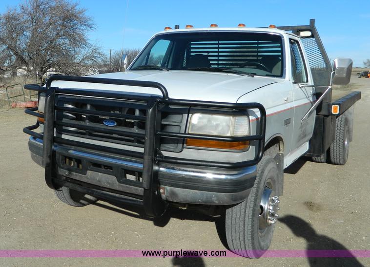 image for item J5151 1994 Ford F450 Super Duty flatbed dump truck