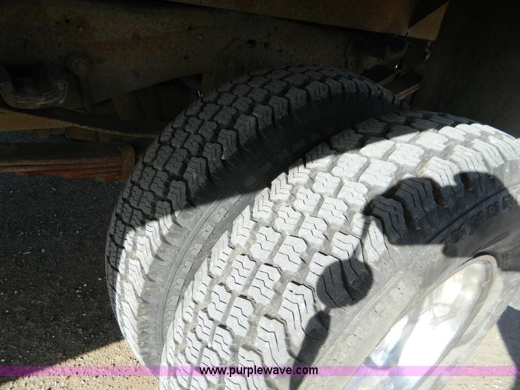 image for item J5151 1994 Ford F450 Super Duty flatbed dump truck