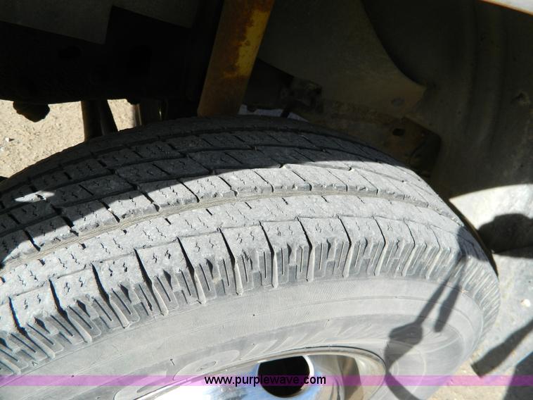 image for item J5151 1994 Ford F450 Super Duty flatbed dump truck