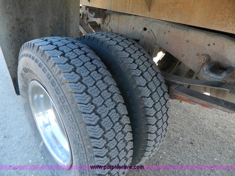 image for item J5151 1994 Ford F450 Super Duty flatbed dump truck