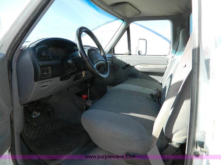 image for item J5151 1994 Ford F450 Super Duty flatbed dump truck