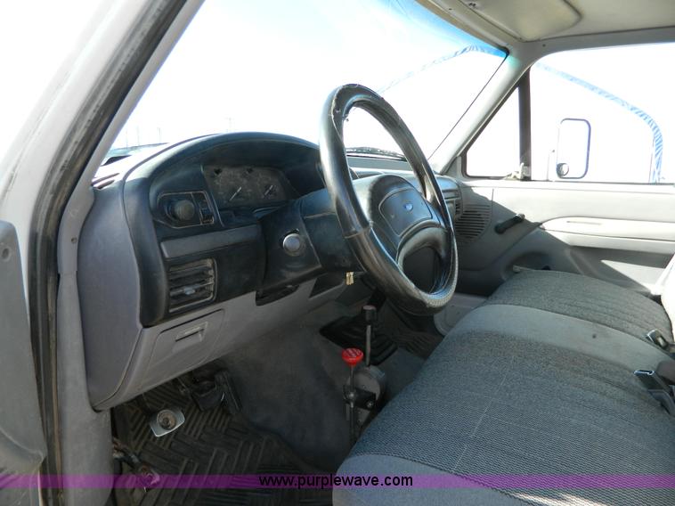 image for item J5151 1994 Ford F450 Super Duty flatbed dump truck