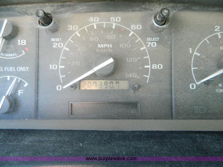 image for item J5151 1994 Ford F450 Super Duty flatbed dump truck