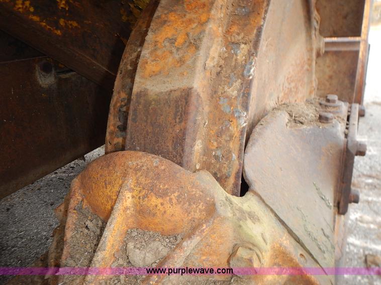 image for item J6318 1965 Caterpillar 955H track loader