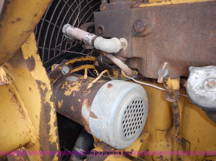 image for item J6318 1965 Caterpillar 955H track loader