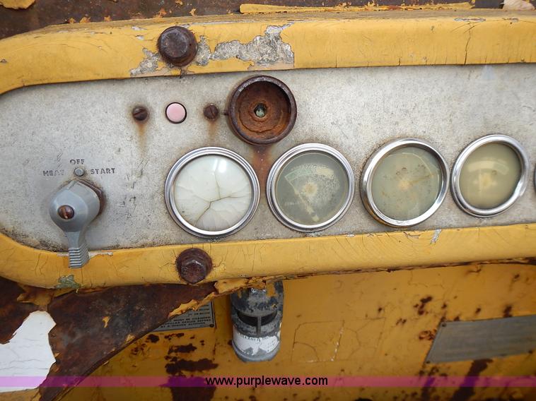 image for item J6318 1965 Caterpillar 955H track loader