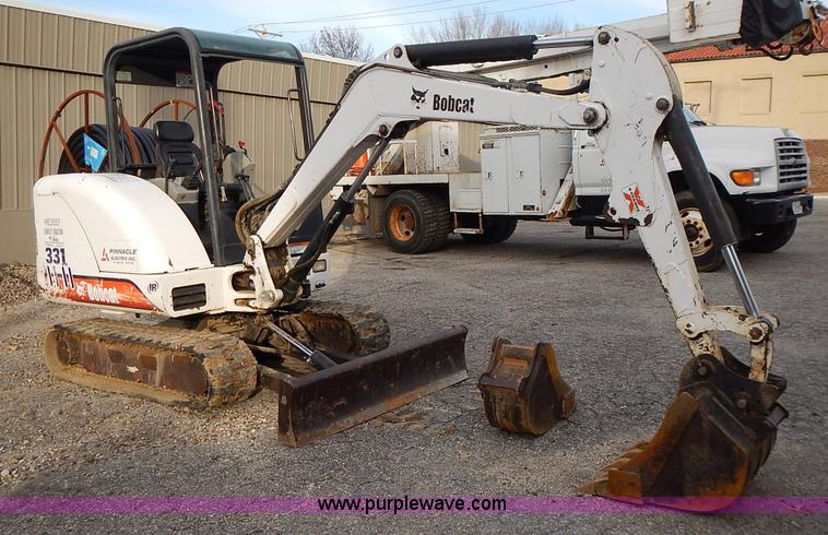 image for item J6326 2002 Bobcat 331D compact excavator