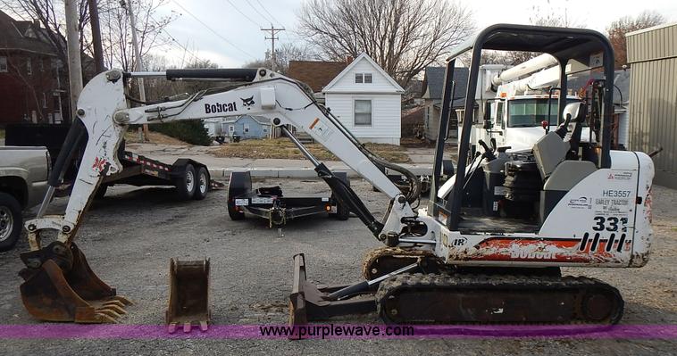 image for item J6326 2002 Bobcat 331D compact excavator