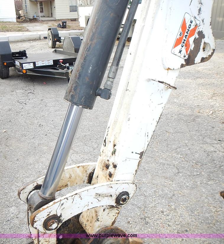image for item J6326 2002 Bobcat 331D compact excavator