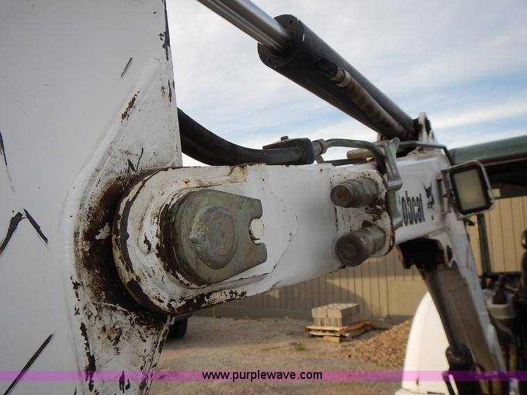 image for item J6326 2002 Bobcat 331D compact excavator