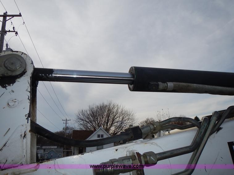 image for item J6326 2002 Bobcat 331D compact excavator