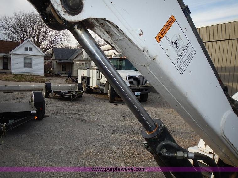 image for item J6326 2002 Bobcat 331D compact excavator