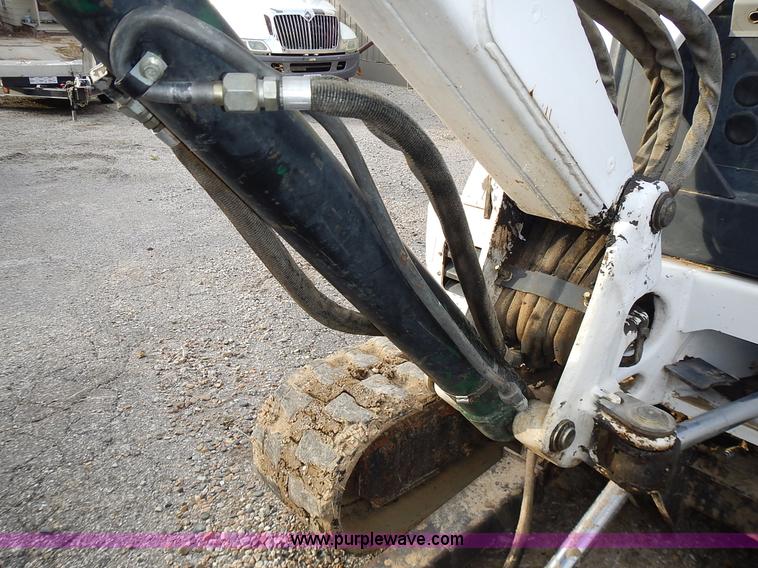 image for item J6326 2002 Bobcat 331D compact excavator