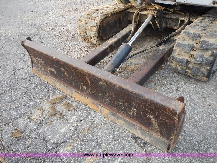 image for item J6326 2002 Bobcat 331D compact excavator