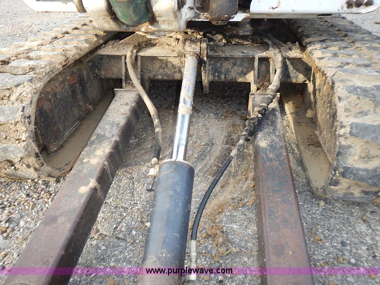 image for item J6326 2002 Bobcat 331D compact excavator