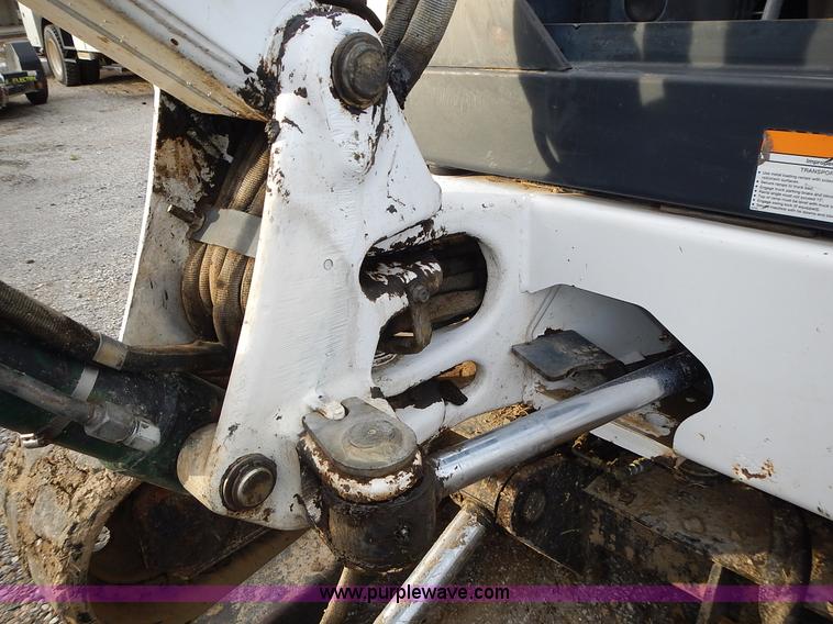 image for item J6326 2002 Bobcat 331D compact excavator