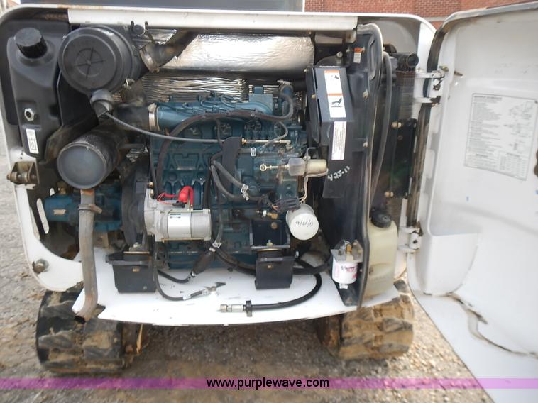 image for item J6326 2002 Bobcat 331D compact excavator