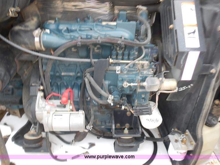 image for item J6326 2002 Bobcat 331D compact excavator